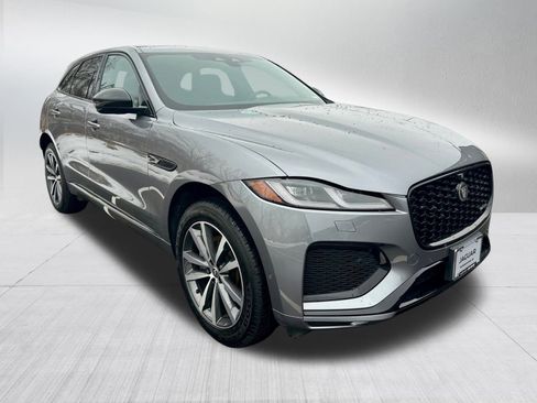 Used 2025 Jaguar F-PACE R-Dynamic S image 3
