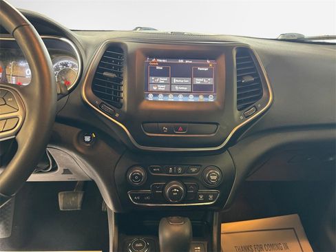 Used 2019 Jeep Cherokee Latitude Plus w/ Cold Weather Group image 22