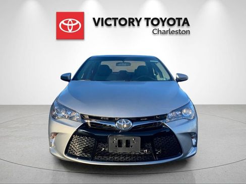 Used 2017 Toyota Camry SE image 5