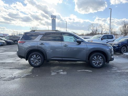 New 2025 Nissan Pathfinder SV w/ Black Appearance Package image 4