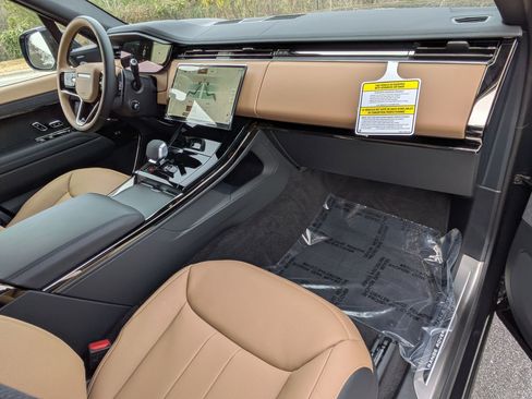 New 2025 Land Rover Range Rover Sport Dynamic SE image 29