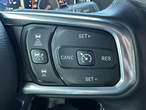 Used 2019 Jeep Wrangler Unlimited Sahara image 21
