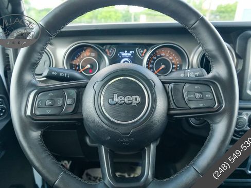 Used 2022 Jeep Gladiator Sport AWD/4WD image 16