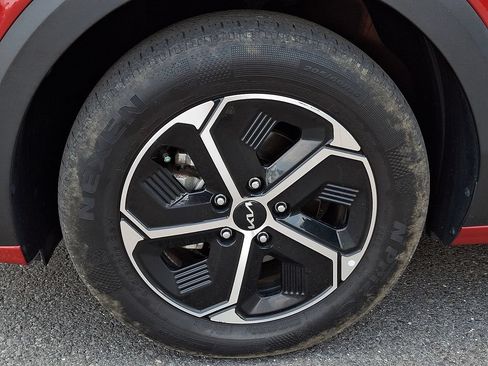 Certified 2023 Kia Niro EX FWD image 8