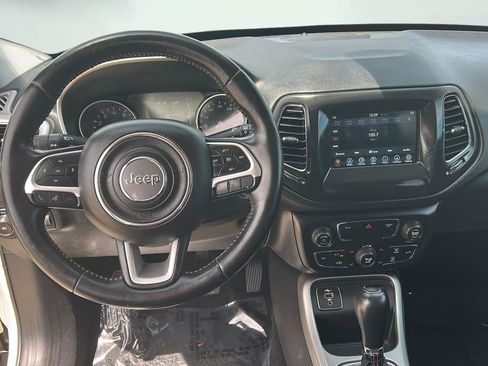 Used 2020 Jeep Compass Latitude FWD image 5