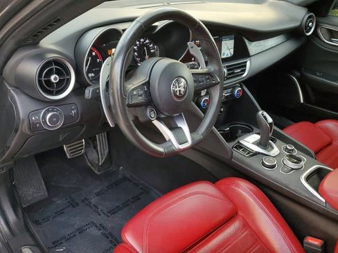 Used 2023 Alfa Romeo Giulia Veloce image 5