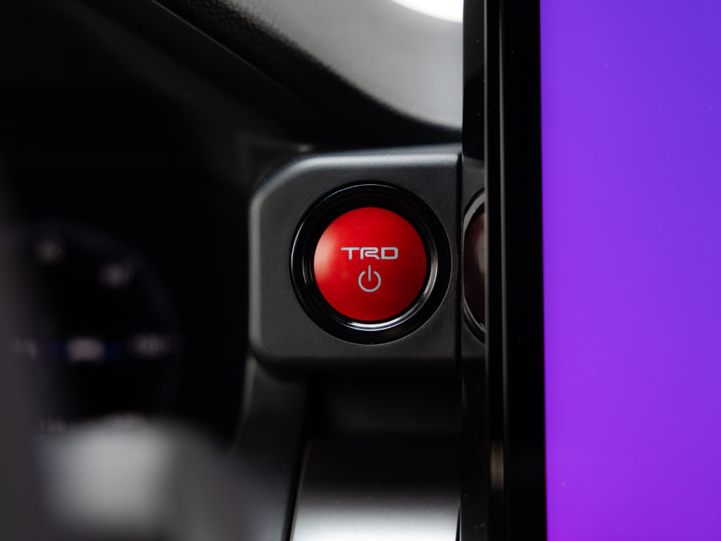 Certified 2025 Toyota Tacoma TRD Off-Road AWD/4WD image 17