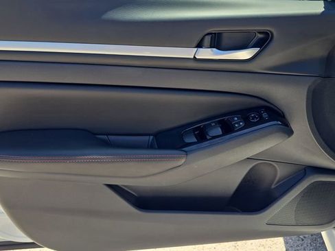 Certified 2025 Nissan Altima 2.5 SR FWD image 17