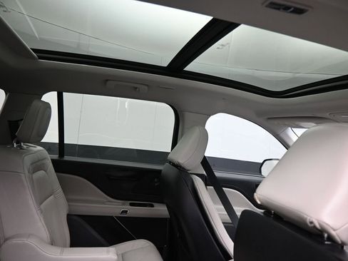 Used 2025 Lincoln Aviator Reserve w/ Illumination Package image 9