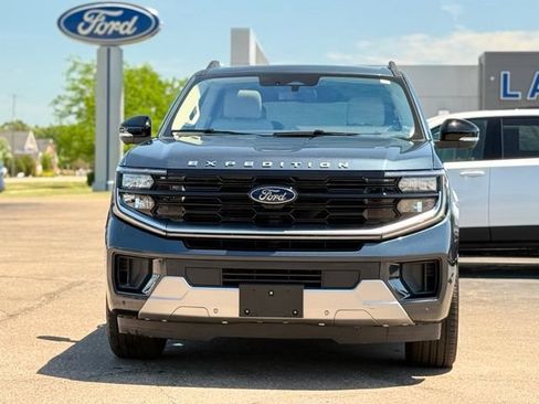 Used 2025 Ford Expedition Platinum w/ Driver's Package AWD/4WD image 45