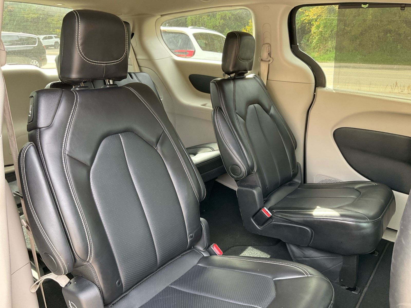 Used 2024 Chrysler Pacifica Touring-L FWD image 19