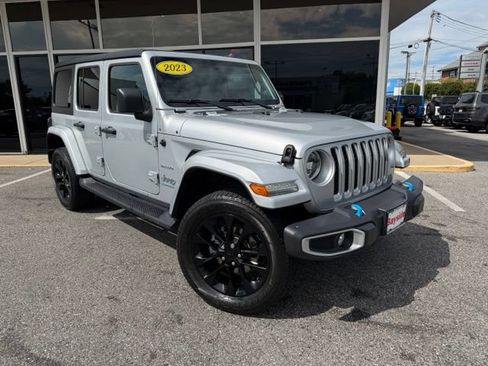 Used 2023 Jeep Wrangler Unlimited Sahara w/ Cold Weather Group AWD/4WD image 2