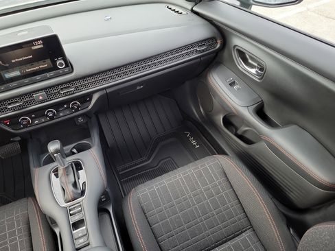 Used 2025 Honda HR-V Sport image 15