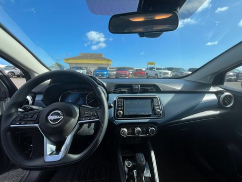 Used 2025 Nissan Versa SV FWD image 30