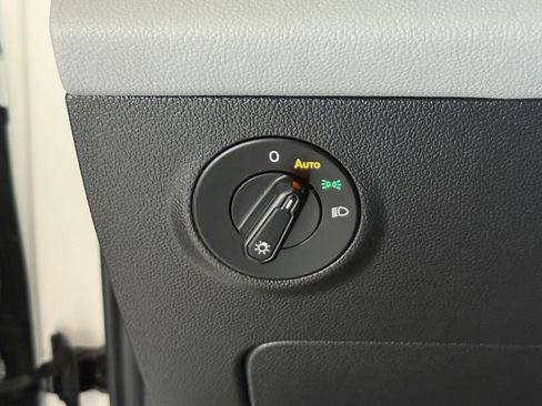 Certified 2023 Volkswagen Taos SE image 17