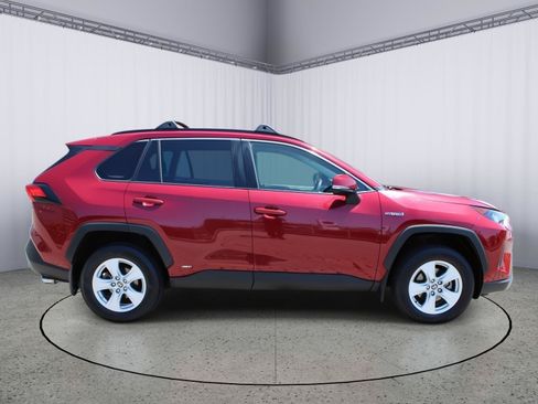 Used 2020 Toyota RAV4 LE w/ All Weather Liner Package AWD/4WD image 9