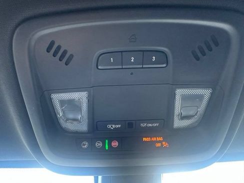 Used 2023 Chevrolet Traverse LT AWD/4WD image 34