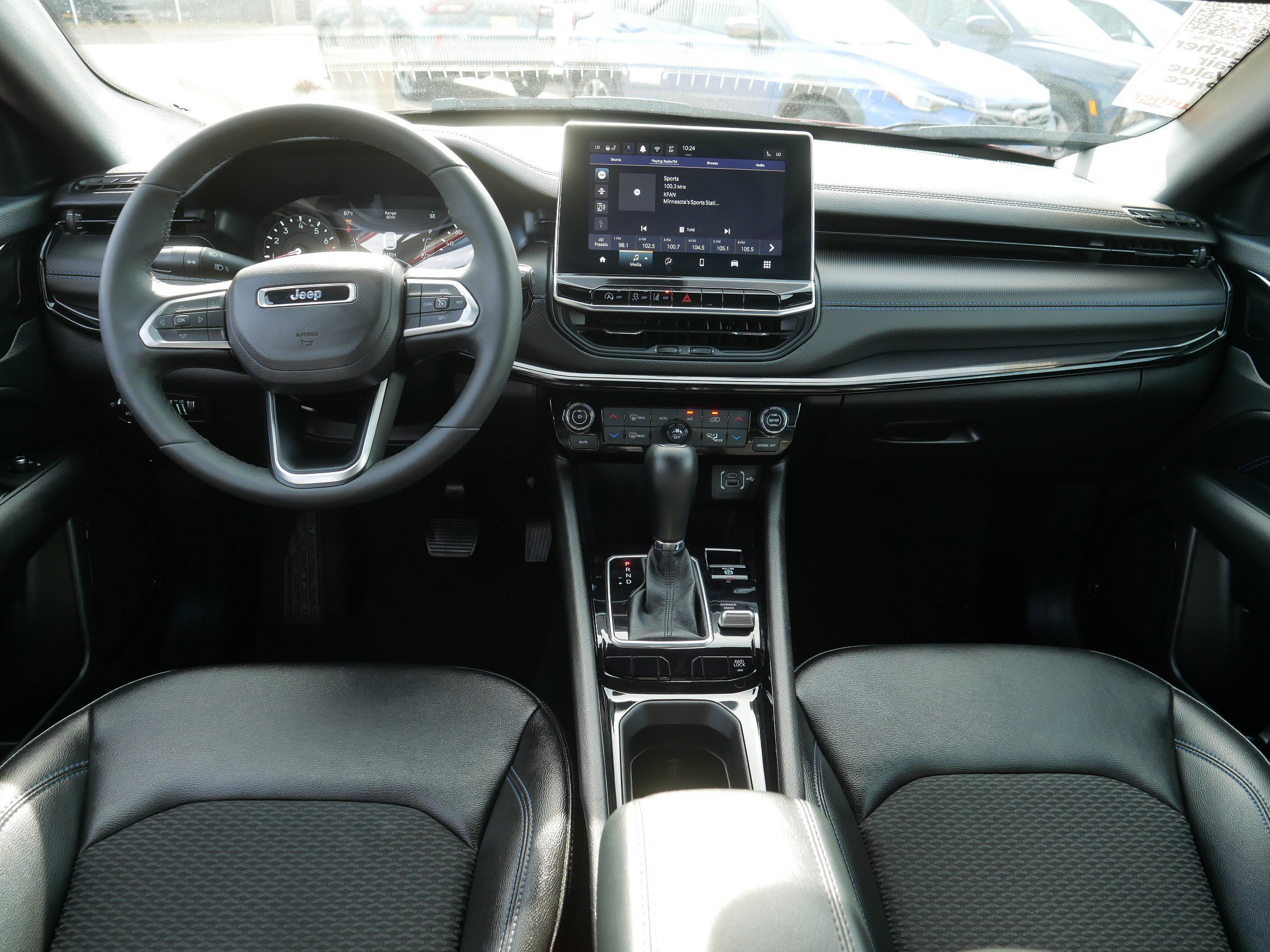 Used 2025 Jeep Compass Latitude w/ Convenience Group AWD/4WD image 10