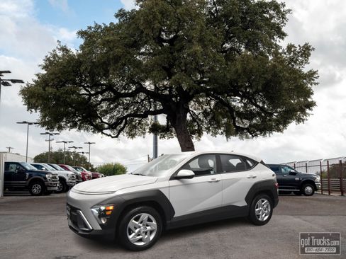 Used 2025 Hyundai Kona SE FWD image 1