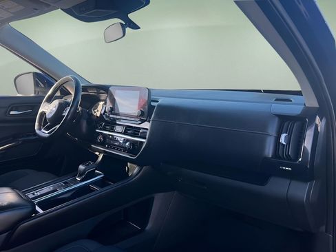 Used 2022 Nissan Pathfinder SV image 27