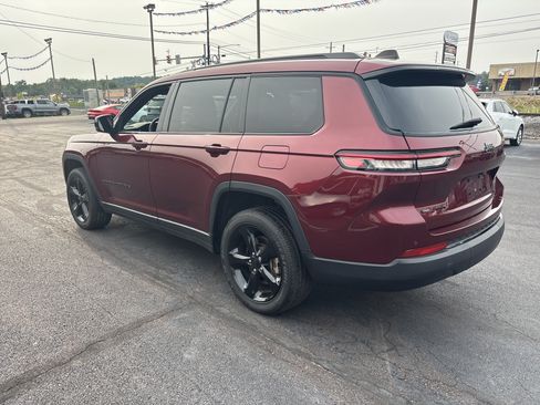 Used 2023 Jeep Grand Cherokee L Laredo AWD/4WD image 6