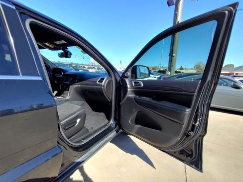 Used 2019 Jeep Grand Cherokee Laredo w/ Laredo X Package image 45