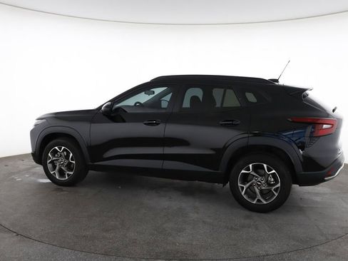 Used 2025 Chevrolet Trax LT w/ Driver Confidence Package FWD image 8