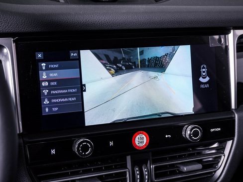 Certified 2025 Porsche Macan image 23