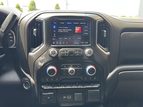 Used 2022 GMC Sierra 2500 AT4 w/ AT4 Premium Plus Package AWD/4WD image 24