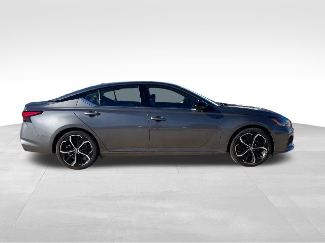 Used 2025 Nissan Altima 2.5 SR FWD image 8