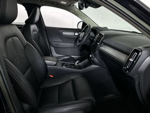 Used 2023 Volvo XC40 B5 Plus AWD/4WD image 29