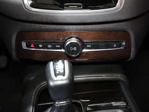 Used 2019 Volvo XC90 T5 Momentum FWD image 22