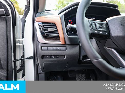 Used 2025 Nissan Rogue Platinum w/ Tech Package image 21