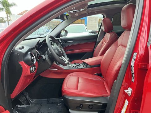 Used 2019 Alfa Romeo Stelvio image 19