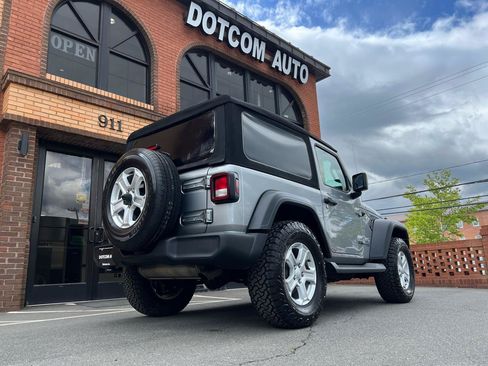 Used 2018 Jeep Wrangler Sport AWD/4WD image 13