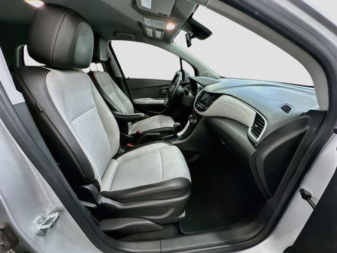 Used 2022 Chevrolet Trax LT w/ Driver Confidence Package AWD/4WD image 32