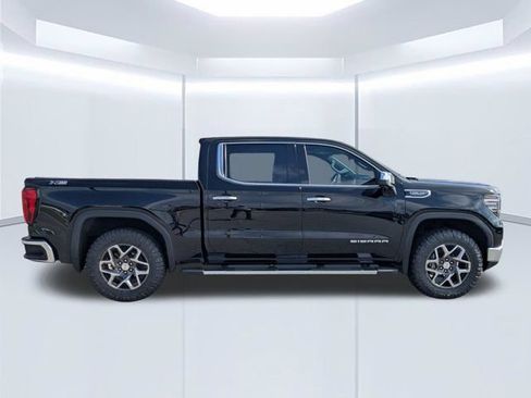 Used 2022 GMC Sierra 1500 SLT w/ SLT Premium Plus Package AWD/4WD image 3
