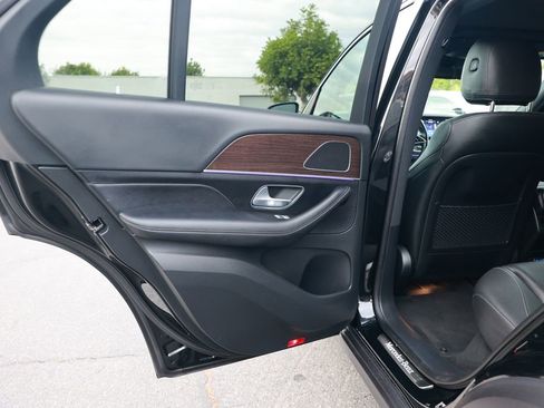 Used 2025 Mercedes-Benz GLE 450e 4MATIC w/ Driver Assistance Package image 37