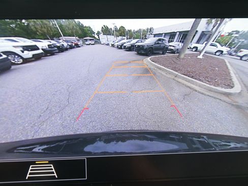 Used 2021 Chevrolet Traverse LT FWD image 27