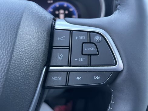 Used 2024 Toyota Highlander XLE image 21