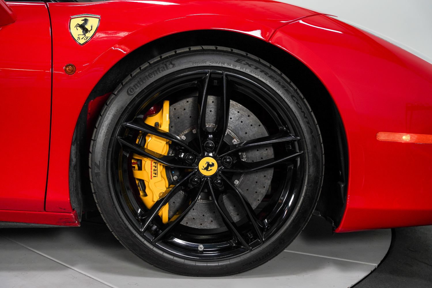 Used 2016 Ferrari 488 GTB RWD image 26