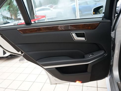 Used 2014 Mercedes-Benz E 350 4MATIC Sedan image 46