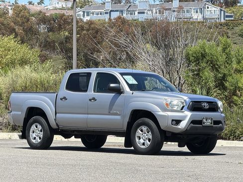 Used 2014 Toyota Tacoma PreRunner w/ SR5 Package RWD image 8