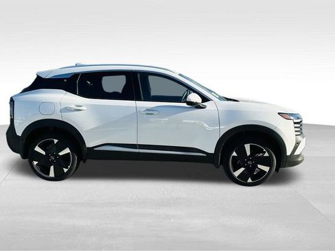 New 2026 Nissan Kicks SR image 9