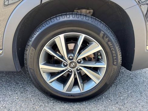 Used 2019 Hyundai Santa Fe SEL FWD image 26