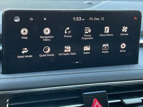 Used 2025 Genesis G70 2.5T image 31