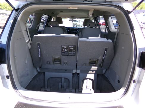 Used 2018 Kia Sedona L image 21