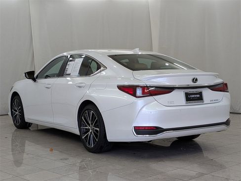 Certified 2024 Lexus ES 300h w/ Premium Package image 6