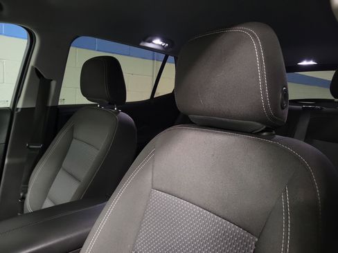 Used 2024 GMC Terrain SLE image 16