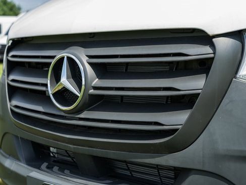 Used 2024 Mercedes-Benz Sprinter 3500 image 11